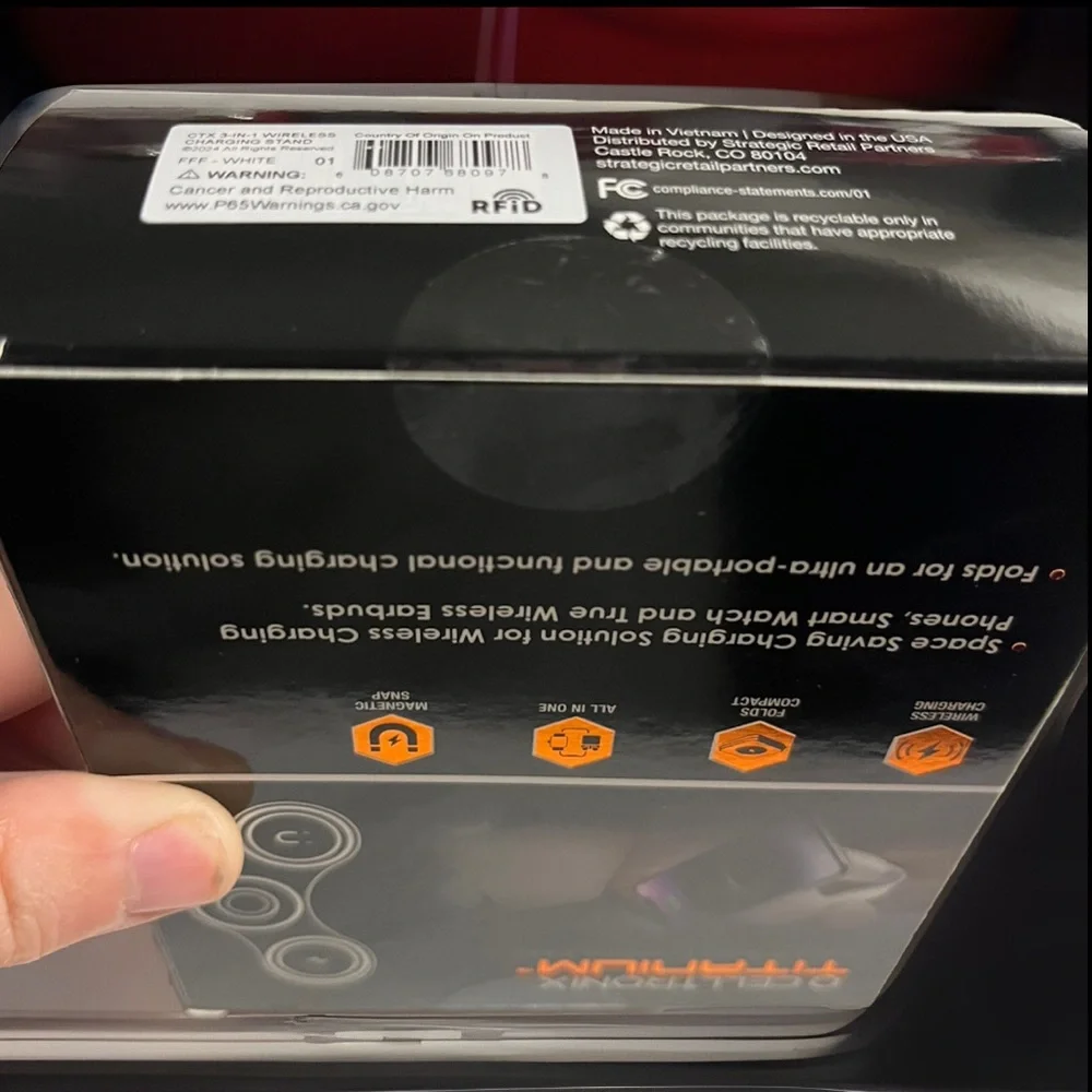 3-IN -1 WIRELESS CHARGING STAND Compact/Foldable Magnetic Snap NWT